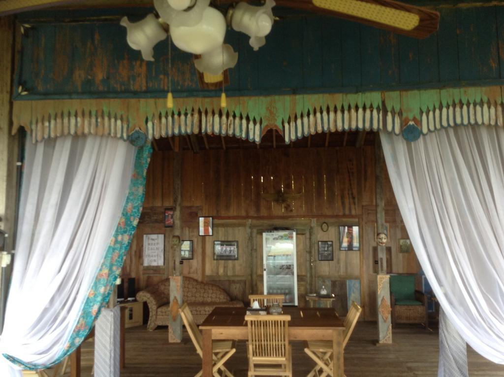 Cocohuts Hotel Karimunjawa Esterno foto