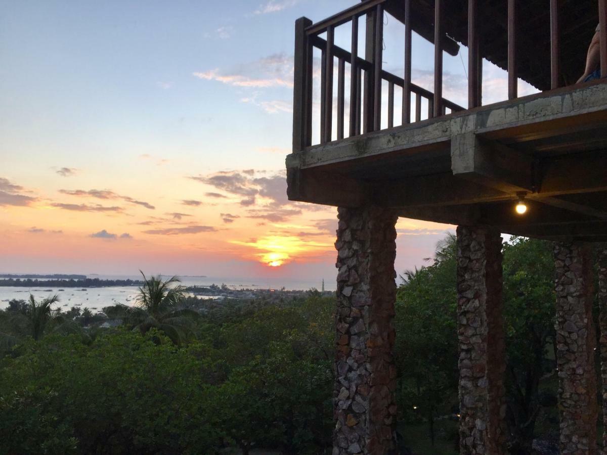 Cocohuts Hotel Karimunjawa Esterno foto